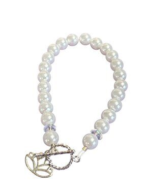 White Plastic Faux Pearl Beaded Bracelet Silvertone Lotus Flower Charm Toggle